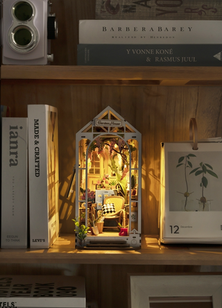 Booknook DIY Craft Kit: Garden House