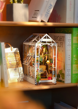 Booknook DIY Craft Kit: Garden House