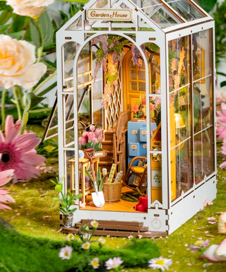 Booknook DIY Craft Kit: Garden House