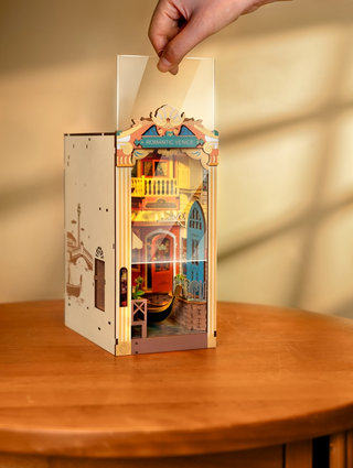 Booknook DIY Craft Kit: Romantic Venice