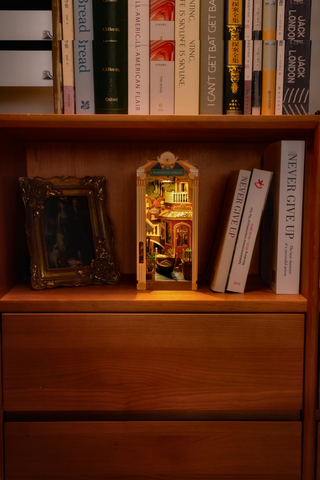 Booknook DIY Craft Kit: Romantic Venice