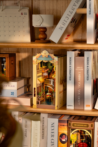 Booknook DIY Craft Kit: Romantic Venice
