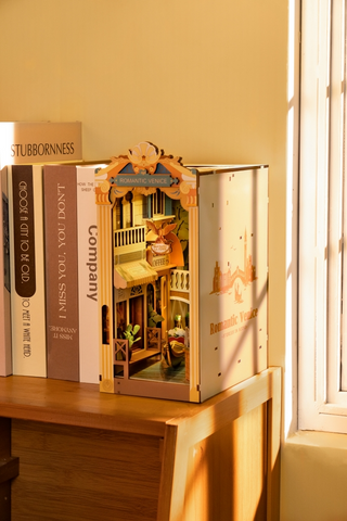 Booknook DIY Craft Kit: Romantic Venice